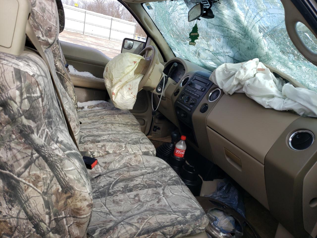 Photo 5 from auction – 2005 FORD F150 with VIN 1FTRX14W65NA00716