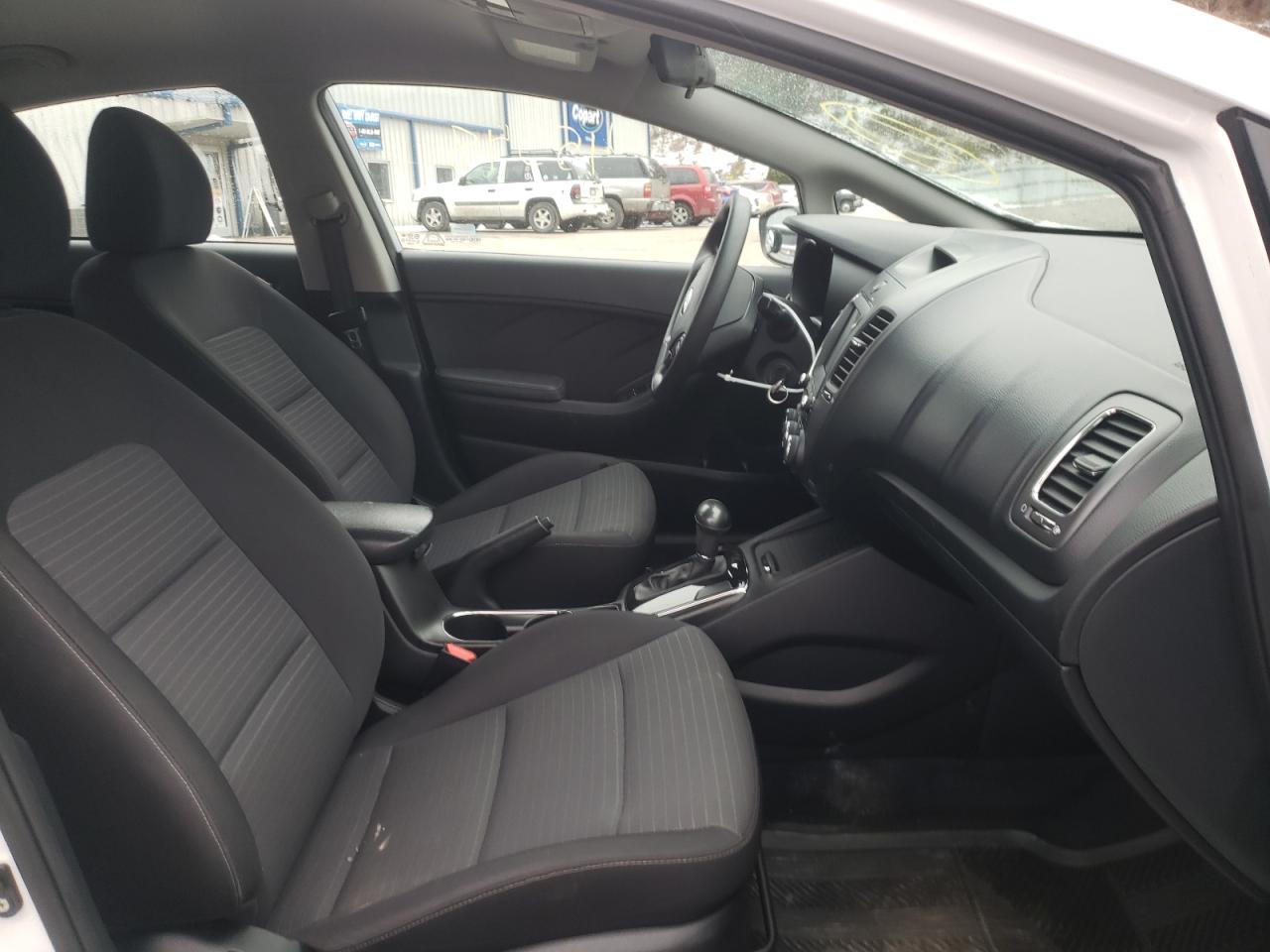 Photo 5 from auction – 2018 KIA FORTE LX with VIN 3KPFL4A72JE274233