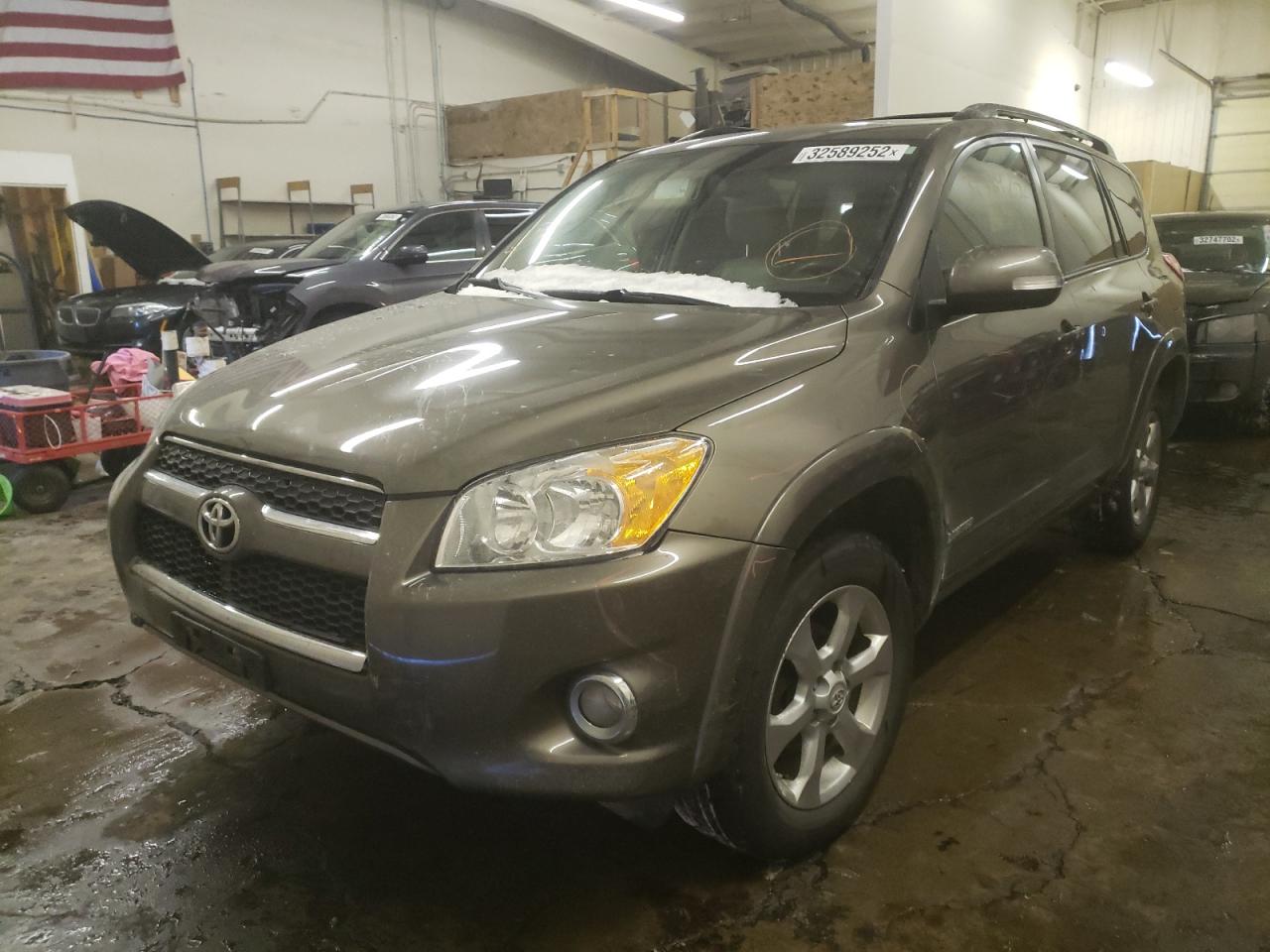 Photo 2 from auction – 2010 TOYOTA RAV4 LIMIT with VIN 2T3DF4DV1AW032725