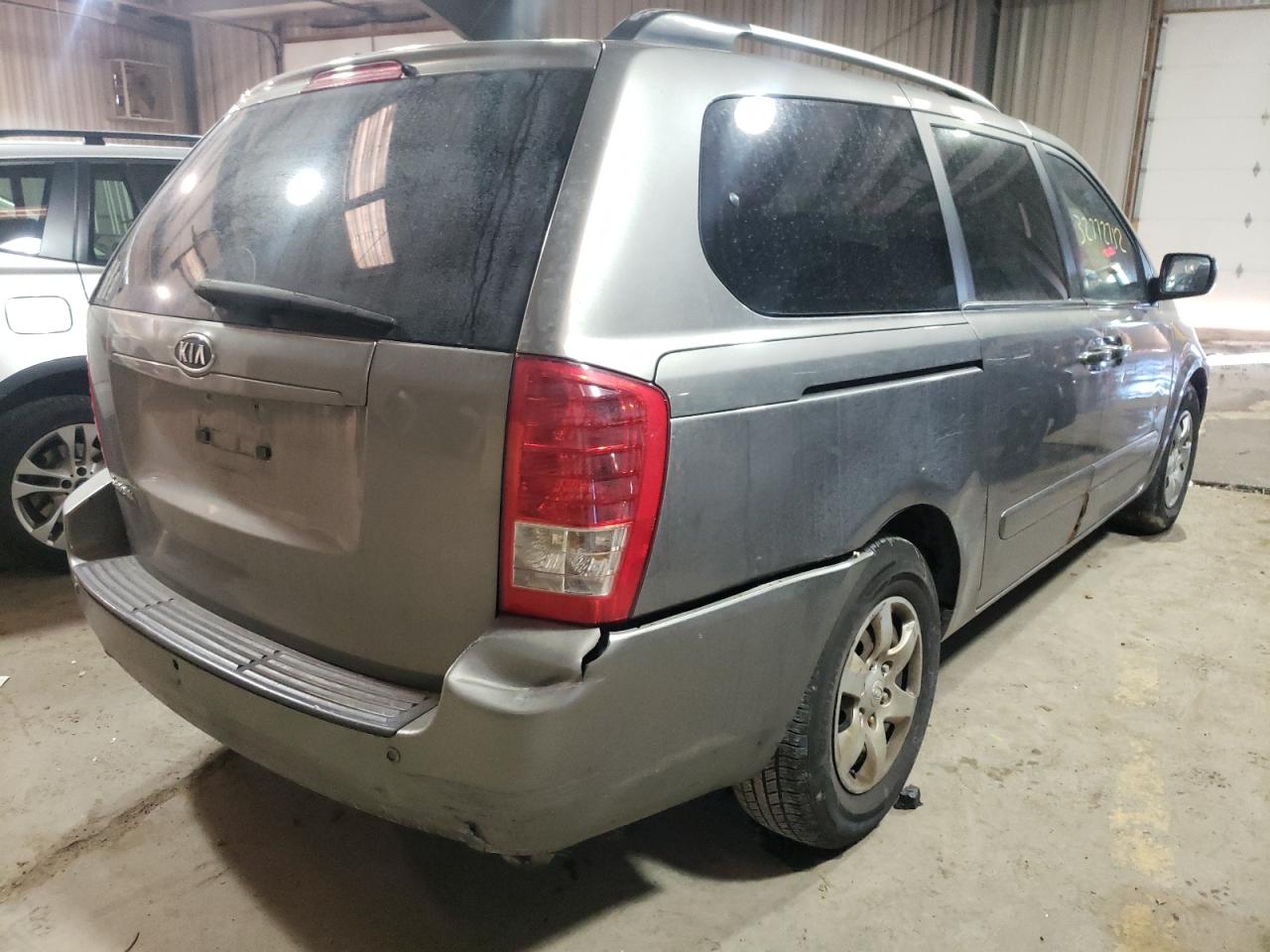 Photo 4 from auction – 2010 KIA SEDONA LX with VIN KNDMG4C30A6333887