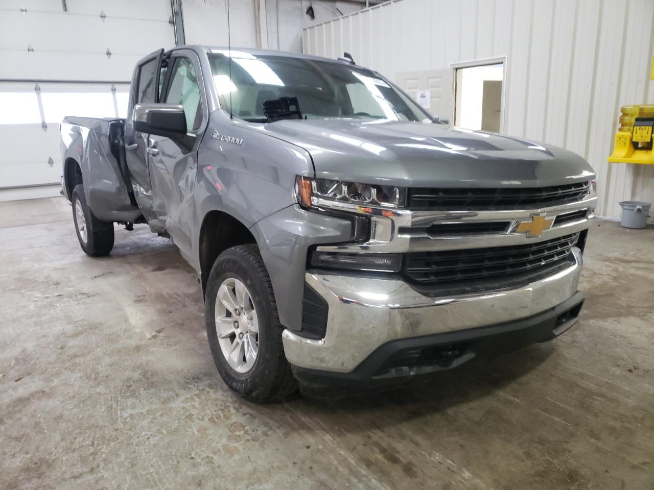 CHEVROLET SILVERADO 2020 with VIN 1GCRYDEK9LZ280552 - Photo from auction