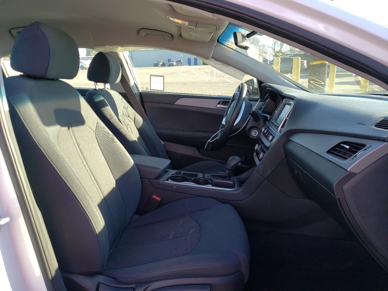 Photo 5 from auction – 2019 HYUNDAI SONATA SE with VIN 5NPE24AFXKH740199