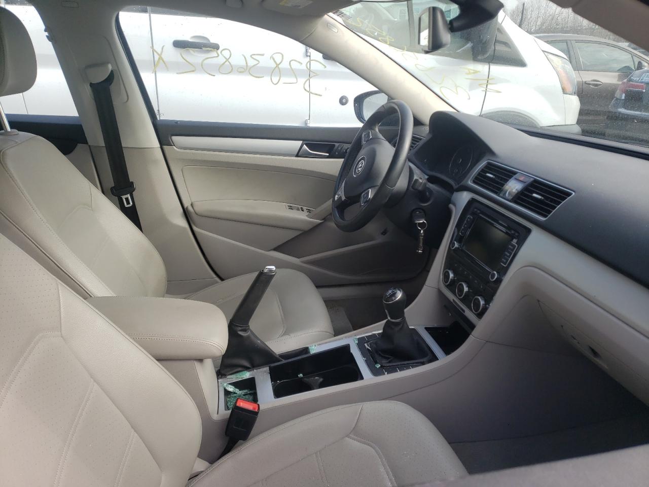 Photo 5 from auction – 2012 VOLKSWAGEN PASSAT SE with VIN 1VWBN7A32CC054900