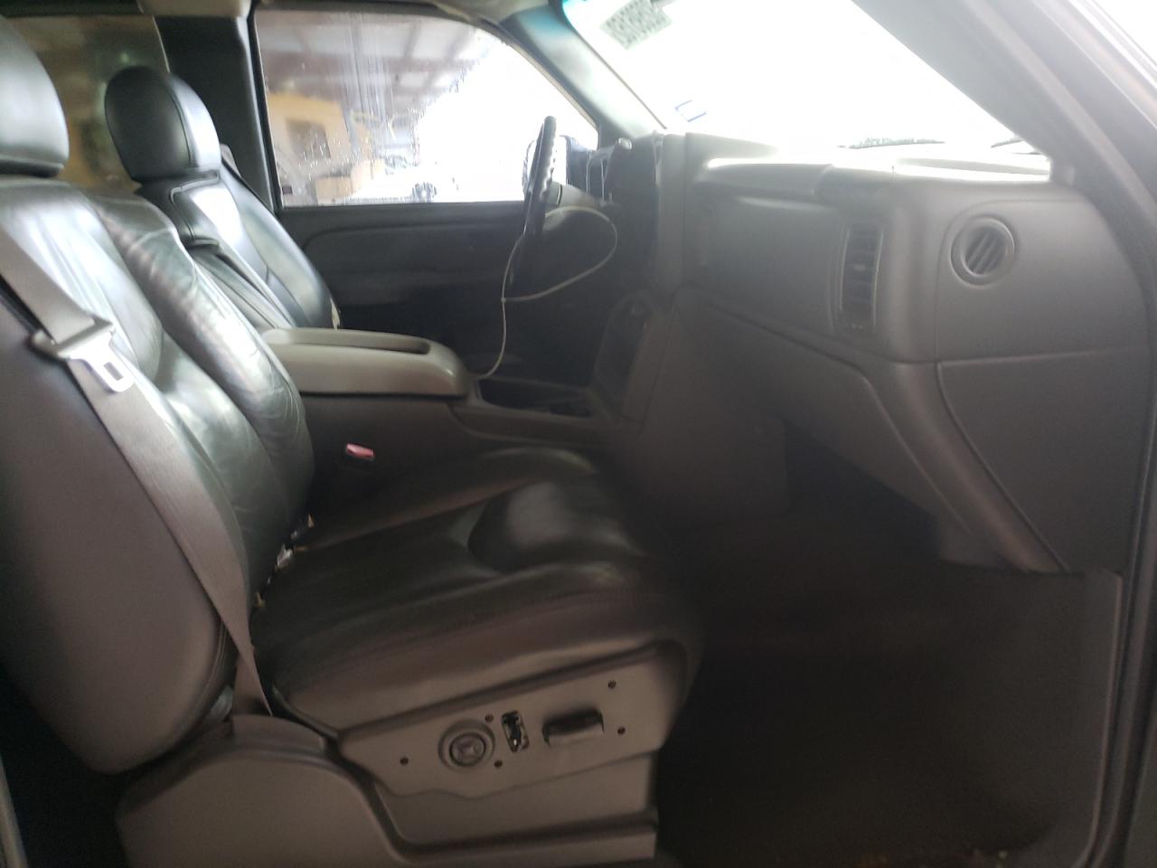 Photo 5 from auction – 2004 CHEVROLET SILVERADO with VIN 1GCEC19T04Z146688