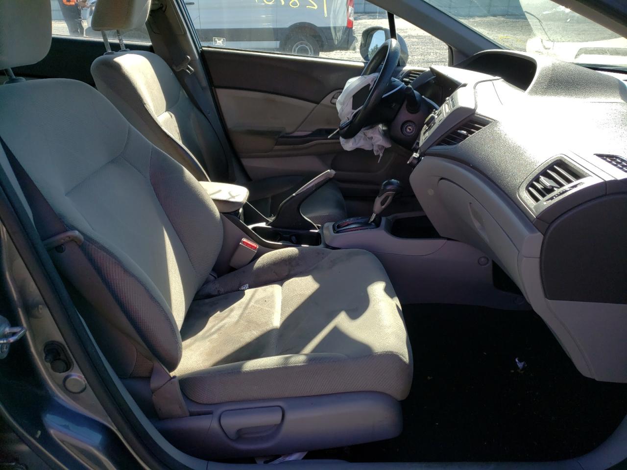 Foto 5 de la subasta – 2012 HONDA CIVIC HF con VIN 2HGFB2F69CH316848