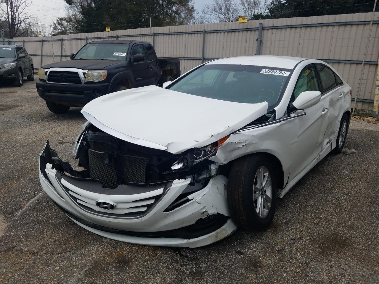 Photo 2 from auction – 2014 HYUNDAI SONATA GLS with VIN 5NPEB4AC0EH879753