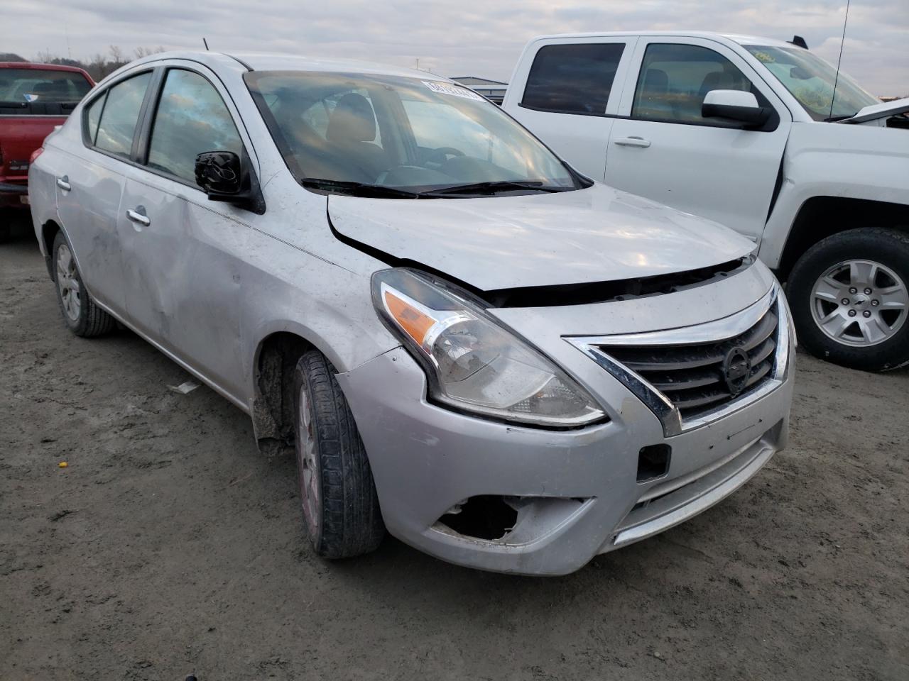 NISSAN VERSA S 2017 with VIN 3N1CN7AP0HL879665 - Photo from auction