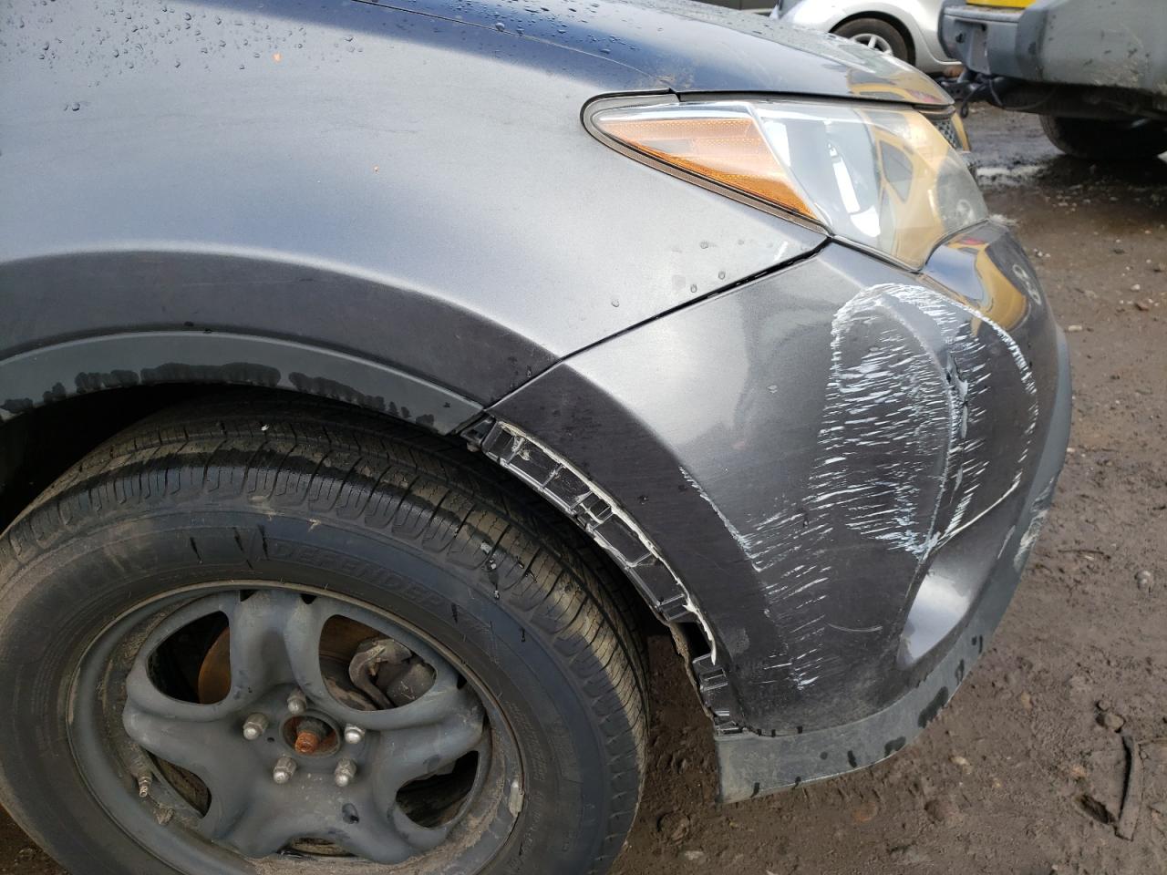Photo 9 from auction – 2015 TOYOTA RAV4 LE with VIN JTMBFREV0FD128725