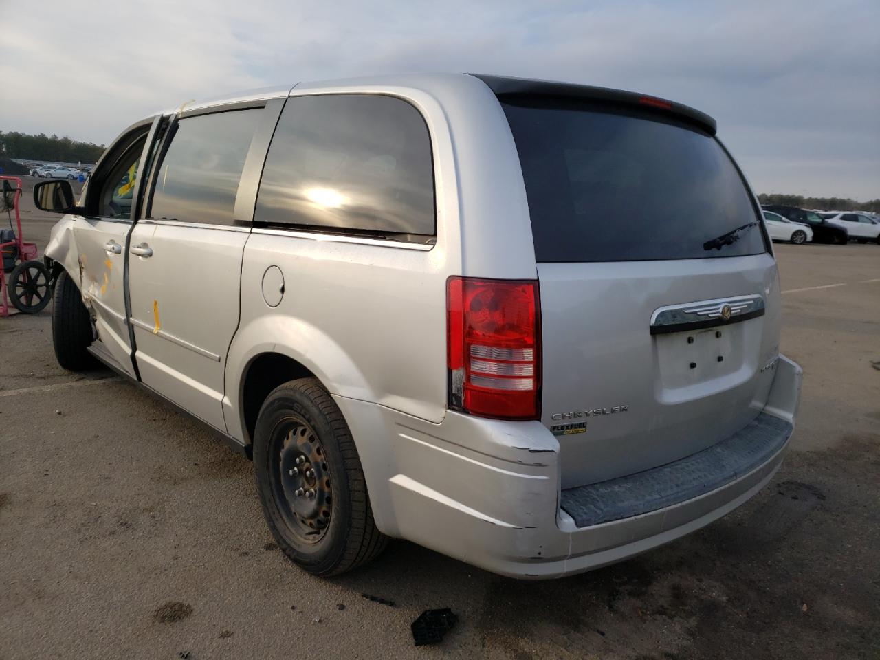 Photo 3 from auction – 2010 CHRYSLER TOWN & COU with VIN 2A4RR4DE5AR108321