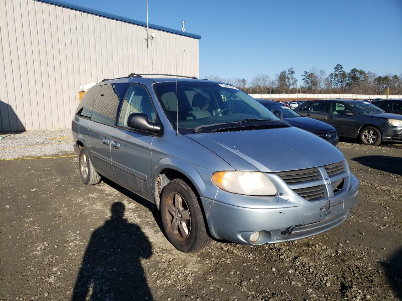 DODGE GRAND CARA 2005 with VIN 2D4GP44LX5R374508 - Photo from auction