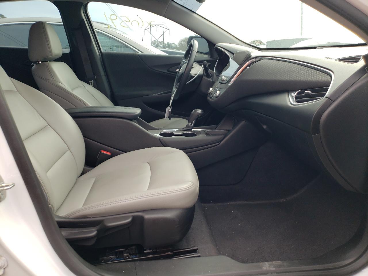 Photo 5 from auction – 2018 CHEVROLET MALIBU LT with VIN 1G1ZD5ST9JF283506