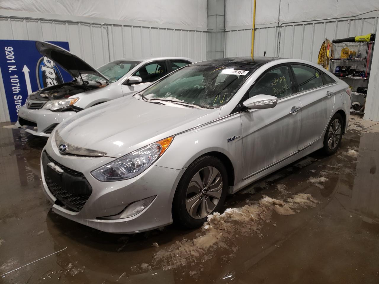Photo 2 from auction – 2014 HYUNDAI SONATA HYB with VIN KMHEC4A43EA106123