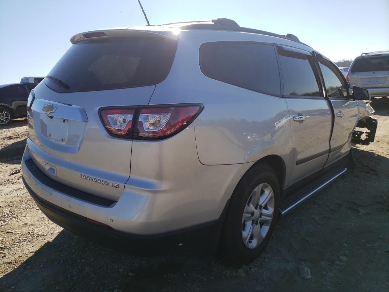 Photo 4 from auction – 2015 CHEVROLET TRAVERSE L with VIN 1GNKRFED3FJ279595