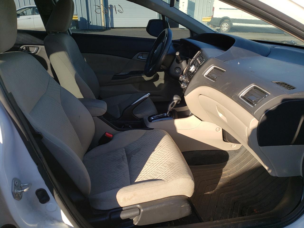 Photo 5 from auction – 2015 HONDA CIVIC LX with VIN 19XFB2F55FE701216