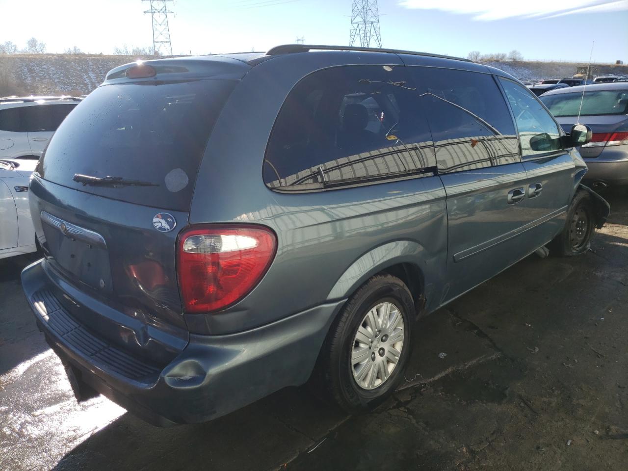Photo 4 from auction – 2006 CHRYSLER TOWN & COU with VIN 2A4GP44R36R905657