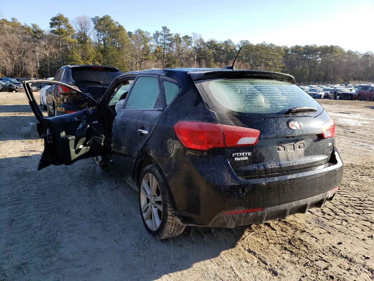 Photo 3 from auction – 2011 KIA FORTE SX with VIN KNAFW5A31B5357687