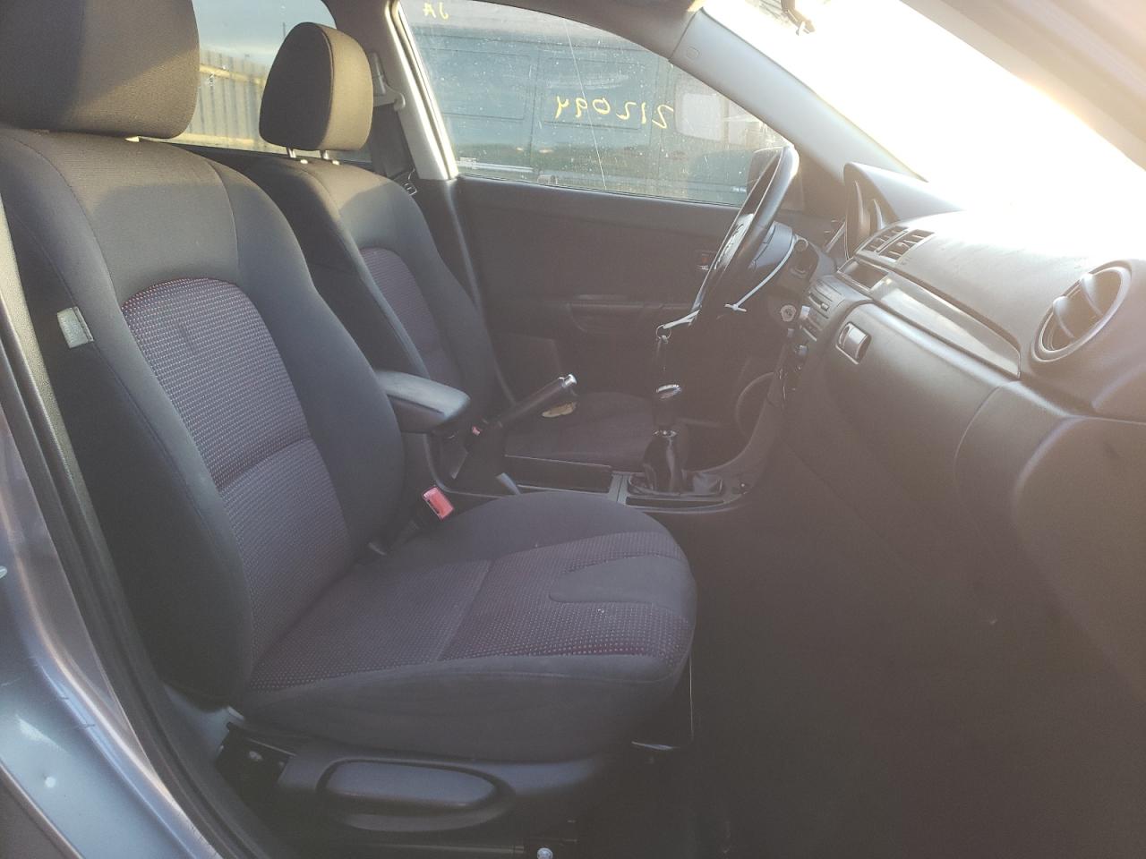 Photo 5 from auction – 2005 MAZDA 3 HATCHBAC with VIN JM1BK343651240549