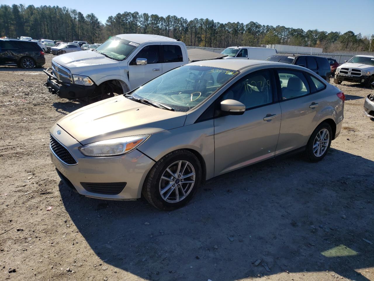 Photo 2 from auction – 2015 FORD FOCUS SE with VIN 1FADP3F28FL378524
