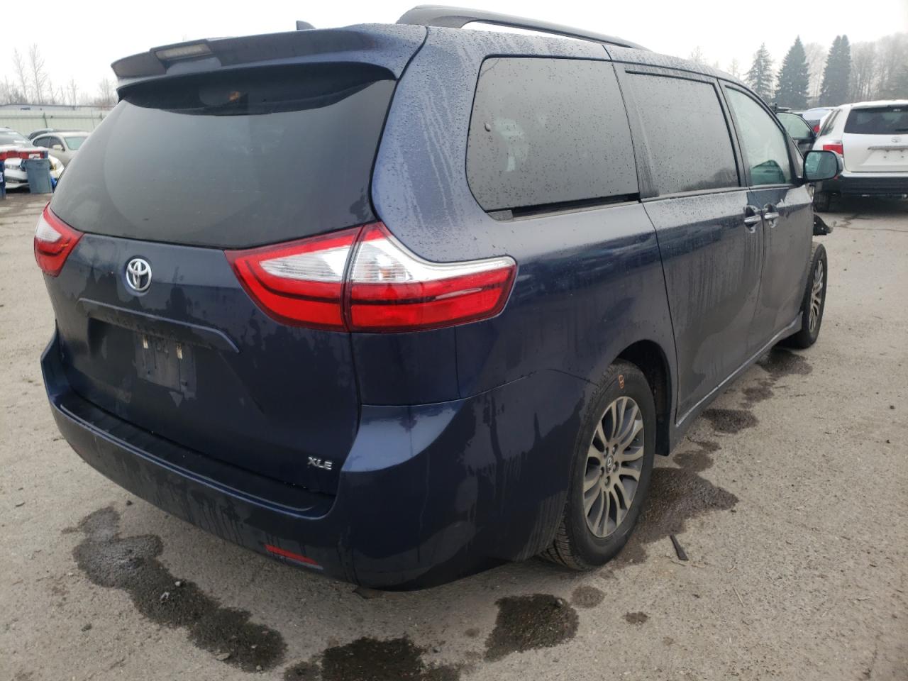 Photo 4 from auction – 2018 TOYOTA SIENNA XLE with VIN 5TDYZ3DC9JS928760