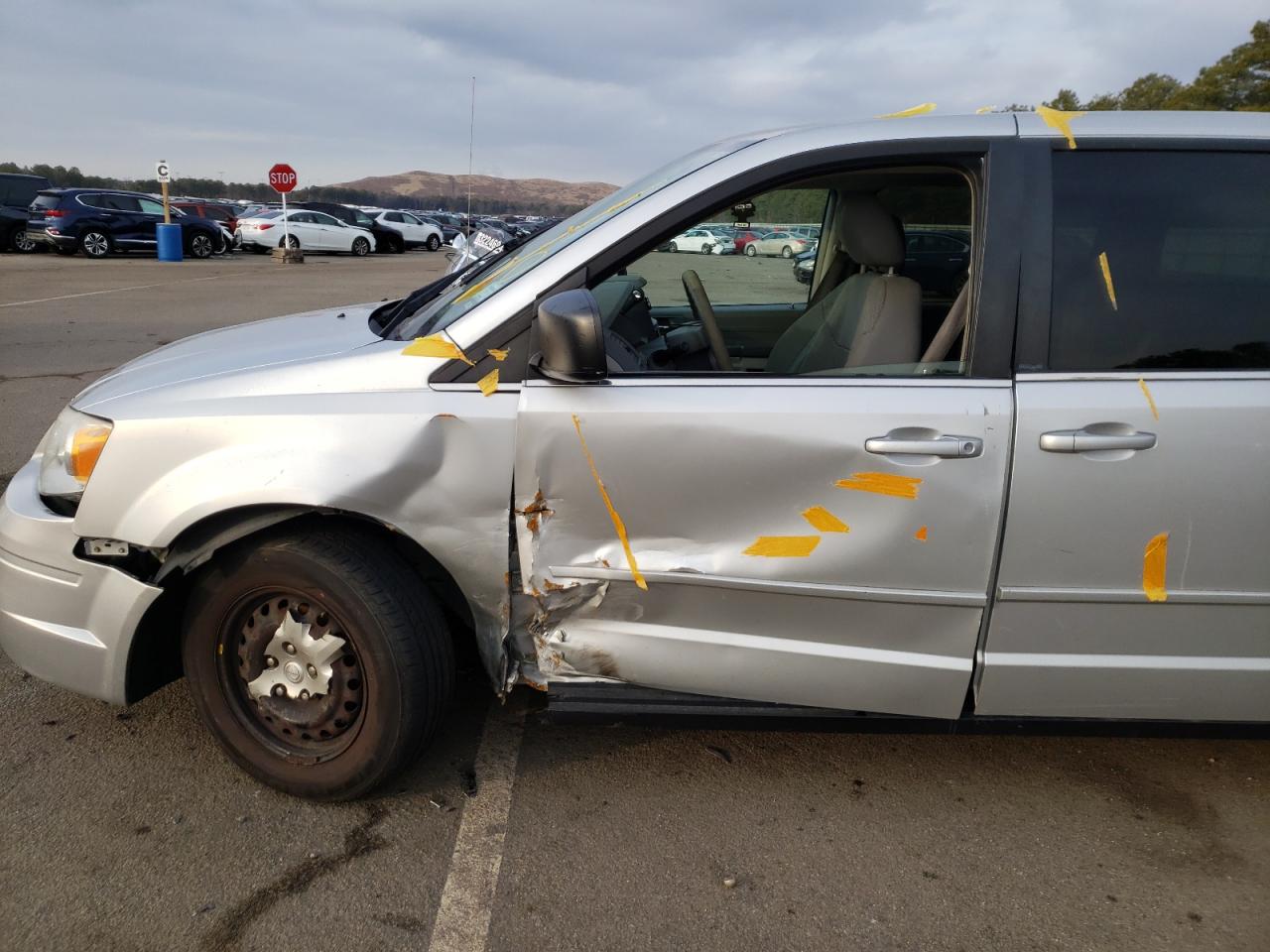 Photo 9 from auction – 2010 CHRYSLER TOWN & COU with VIN 2A4RR4DE5AR108321