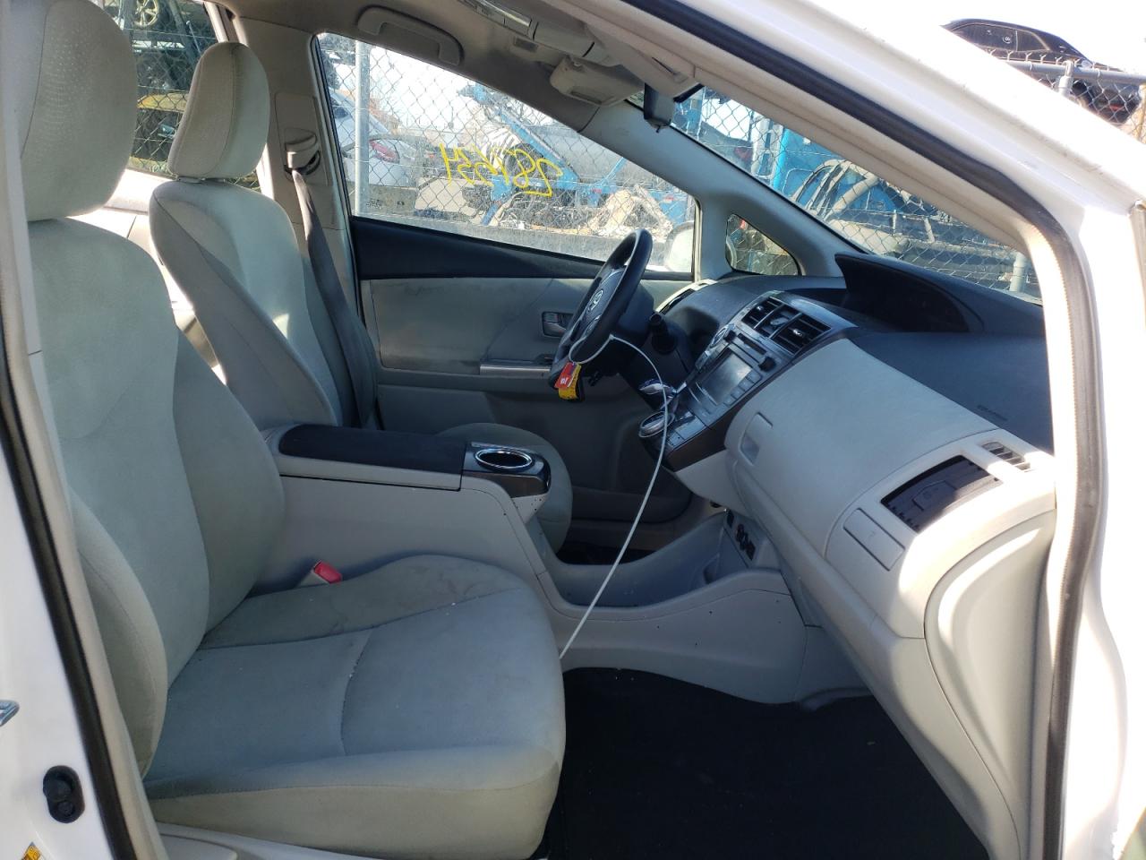 Photo 5 from auction – 2012 TOYOTA PRIUS V with VIN JTDZN3EU2C3137529