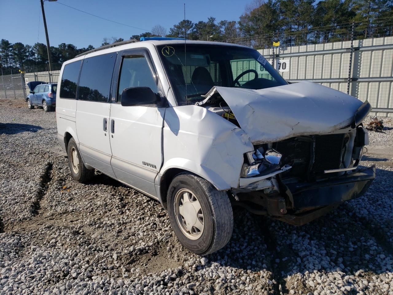 GMC SAFARI XT 2000 with VIN 1GKDM19W8YB533348 - Photo from auction