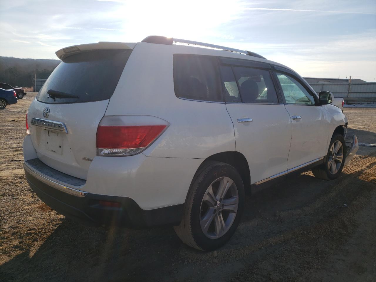 Photo 4 from auction – 2013 TOYOTA HIGHLANDER with VIN 5TDDK3EH0DS200598
