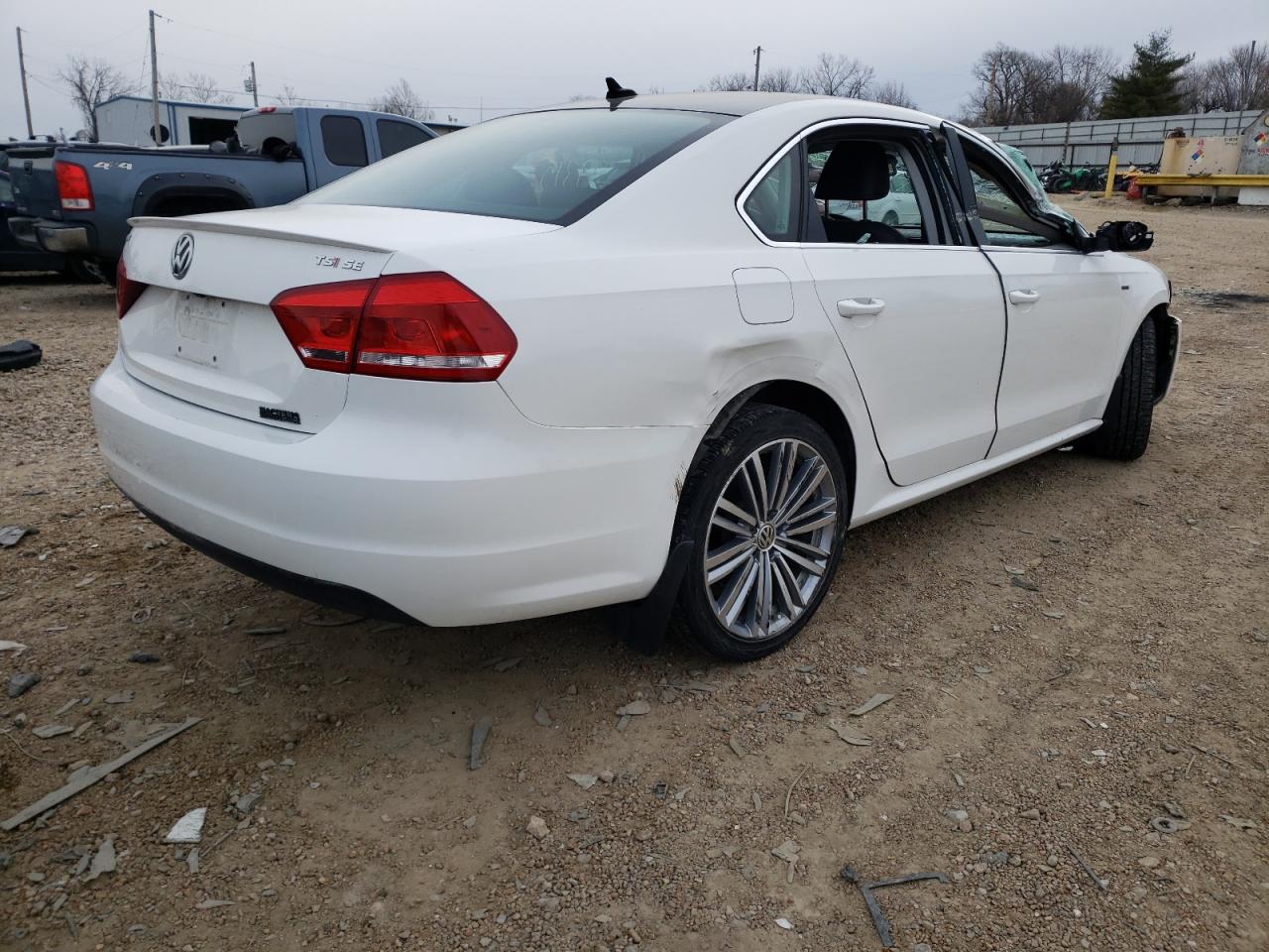 Photo 4 from auction – 2015 VOLKSWAGEN PASSAT SE with VIN 1VWBS7A35FC078735