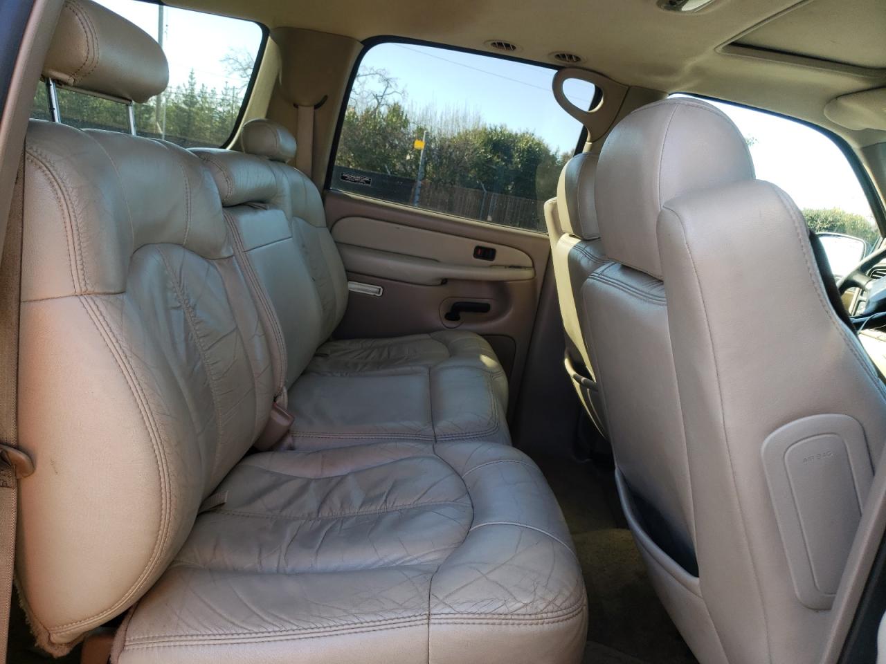 Photo 6 from auction – 2002 CHEVROLET SUBURBAN K with VIN 3GNFK16T82G243122