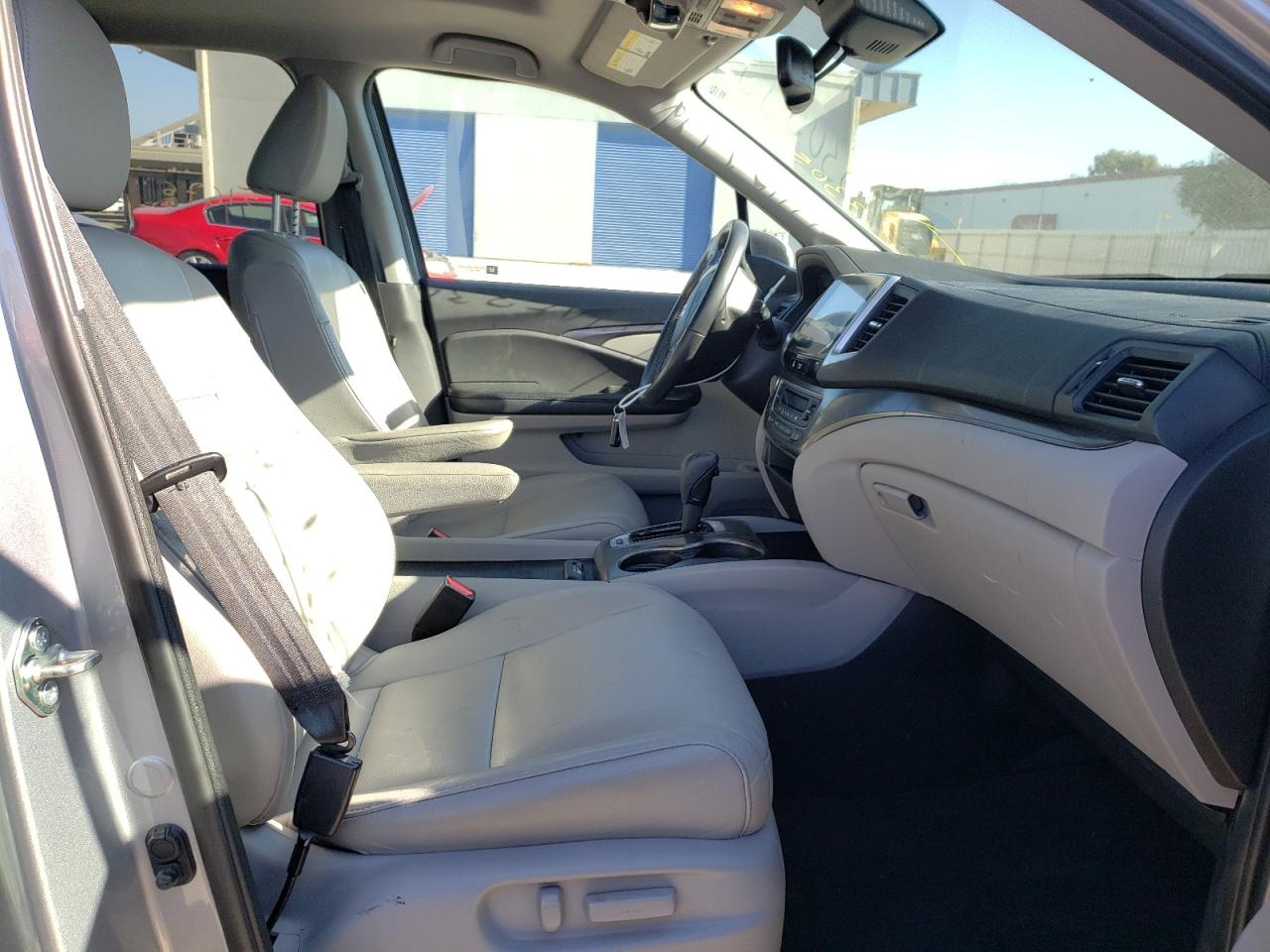 Photo 5 from auction – 2017 HONDA PILOT EXL with VIN 5FNYF6H67HB053319