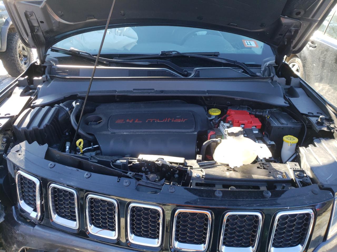 Фото 7 с аукциона – 2019 JEEP COMPASS LA с VIN 3C4NJDBB5KT806768