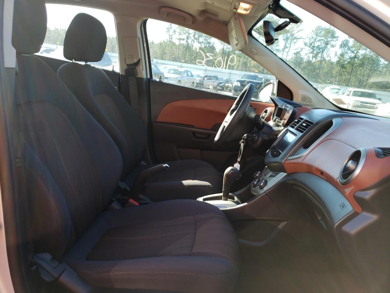 Photo 5 from auction – 2014 CHEVROLET SONIC LT with VIN 1G1JC5SH1E4206478
