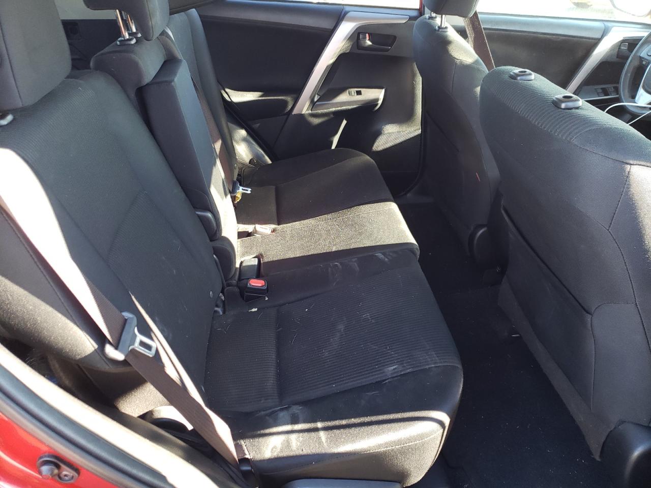 Photo 6 from auction – 2016 TOYOTA RAV4 LE with VIN JTMZFREV9GJ093474