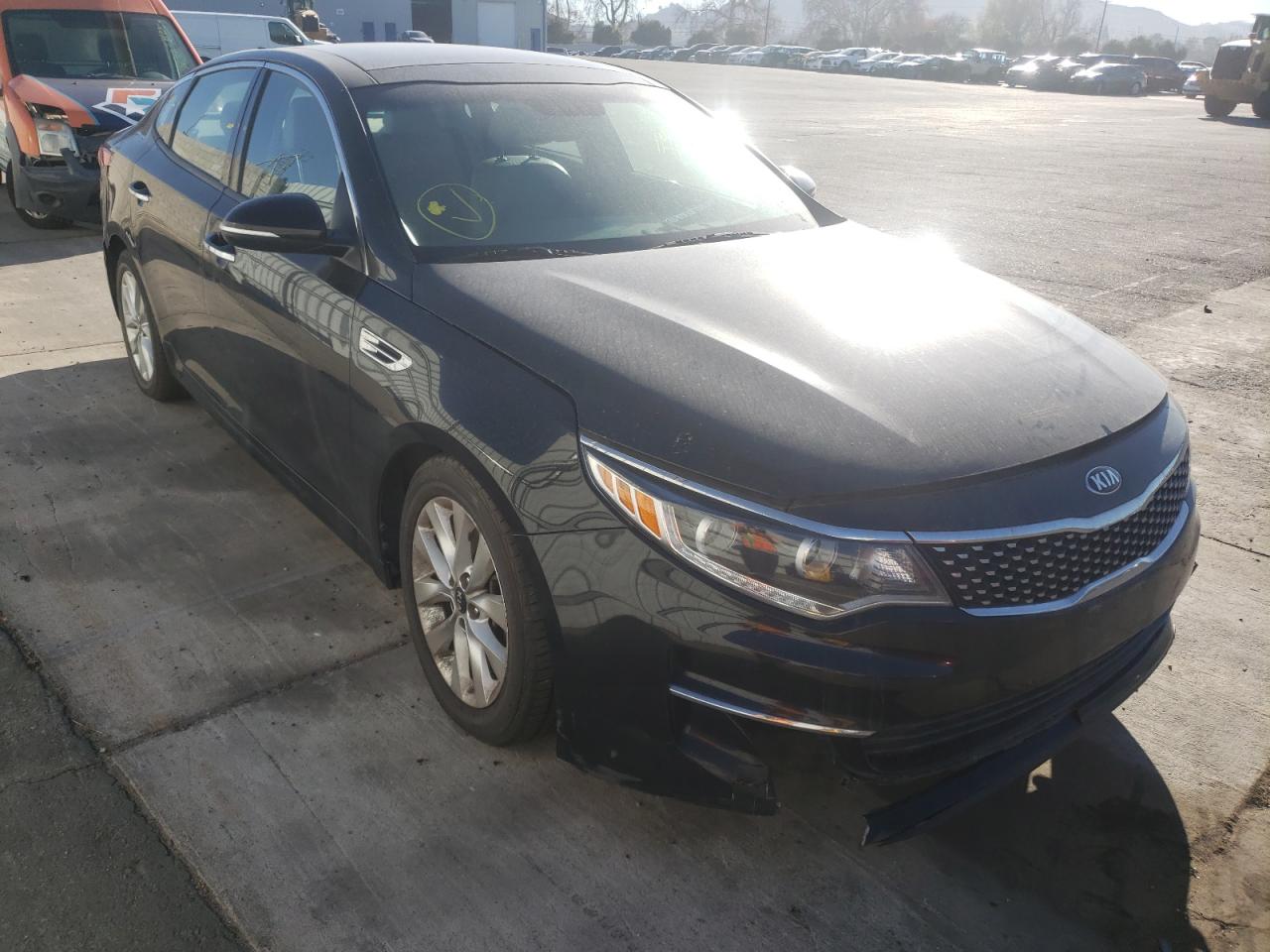KIA OPTIMA EX 2016 with VIN 5XXGU4L3XGG055578 - Photo from auction