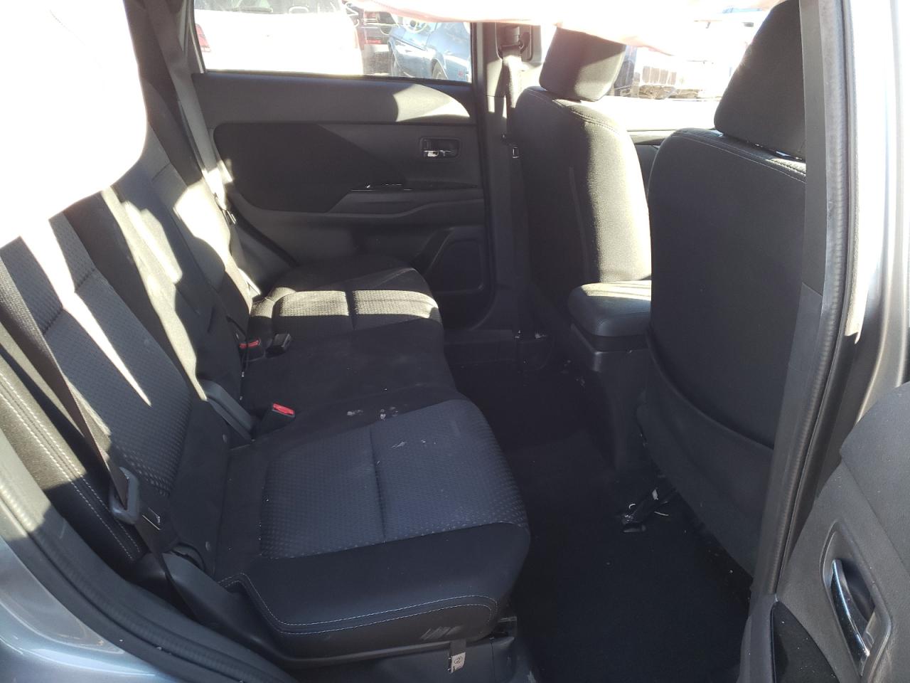 Photo 6 from auction – 2018 MITSUBISHI OUTLANDER with VIN JA4AD3A31JZ053736