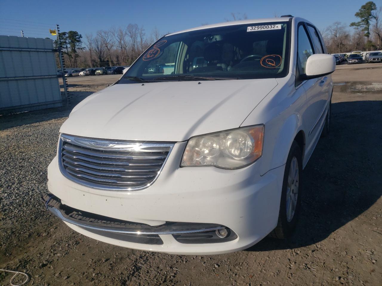 Photo 2 from auction – 2014 CHRYSLER TOWN & COU with VIN 2C4RC1BGXER160589