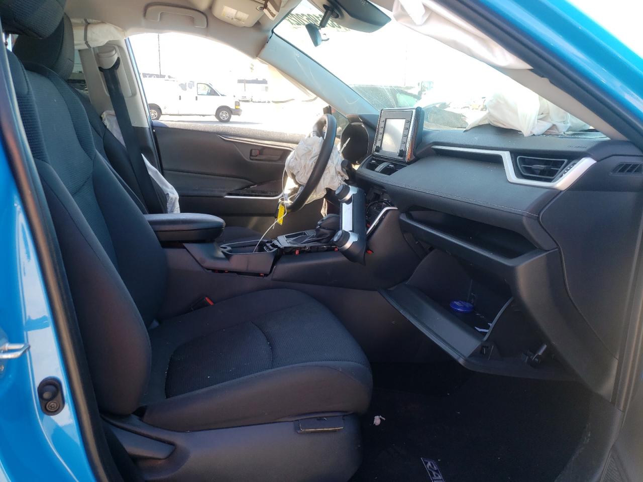 Photo 5 from auction – 2019 TOYOTA RAV4 LE with VIN 2T3H1RFV7KC022746