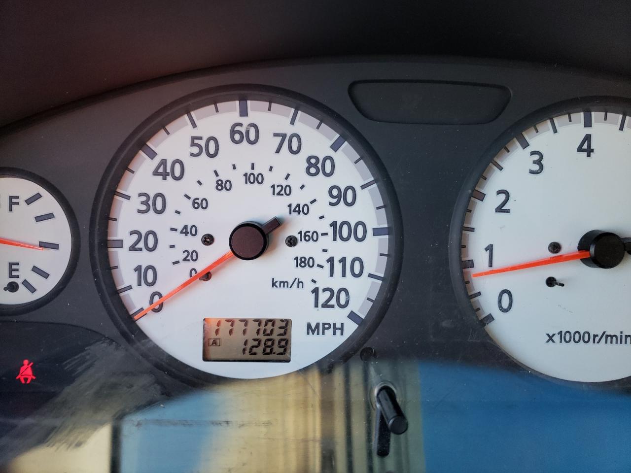 Photo 8 from auction – 2001 NISSAN PATHFINDER with VIN JN8DR07X41W504760