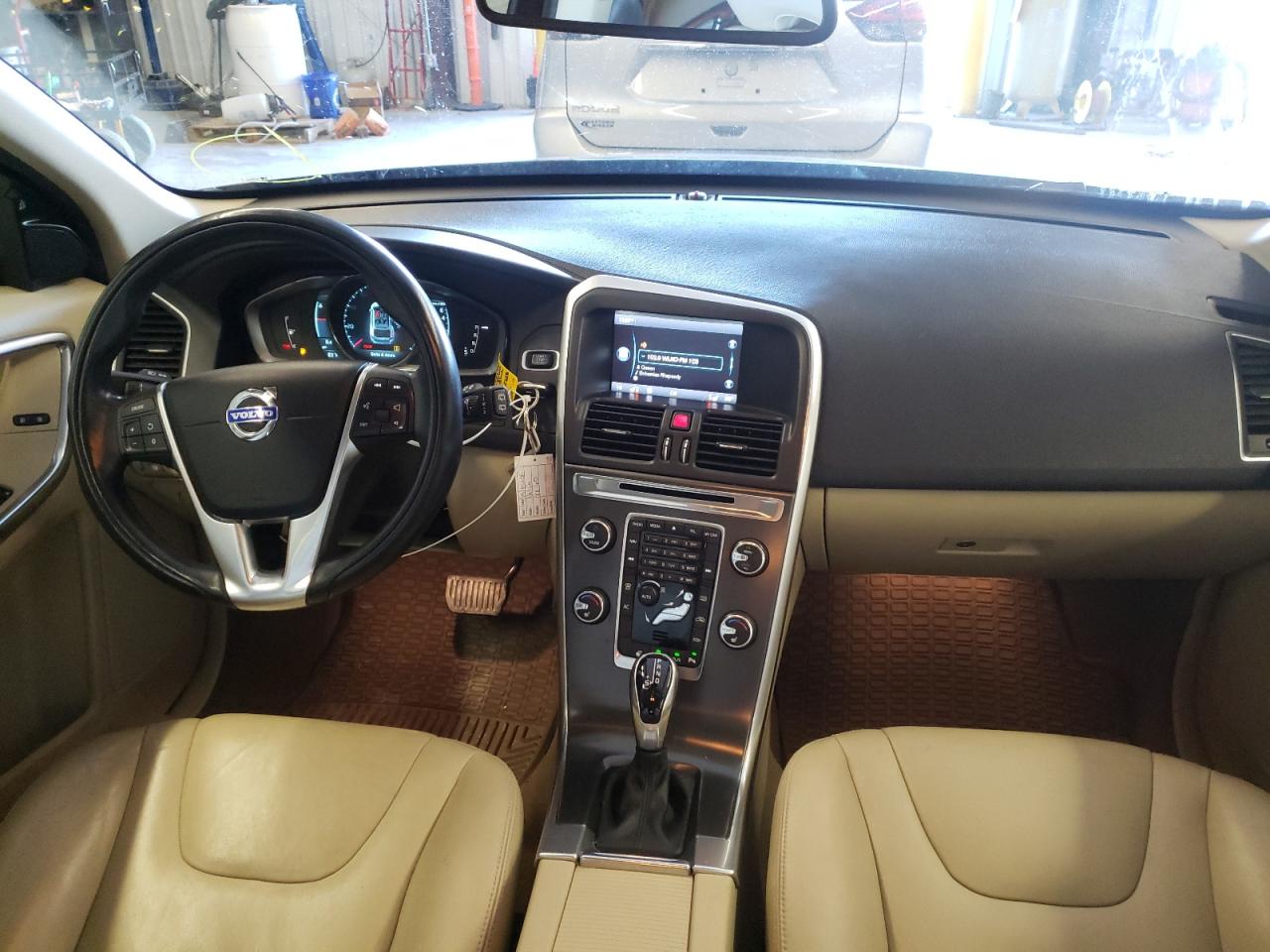 Photo 9 from auction – 2015 VOLVO XC60 T5 PR with VIN YV440MDB5F2594258