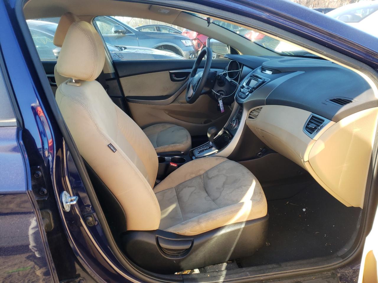Photo 5 from auction – 2013 HYUNDAI ELANTRA GL with VIN 5NPDH4AE4DH378164