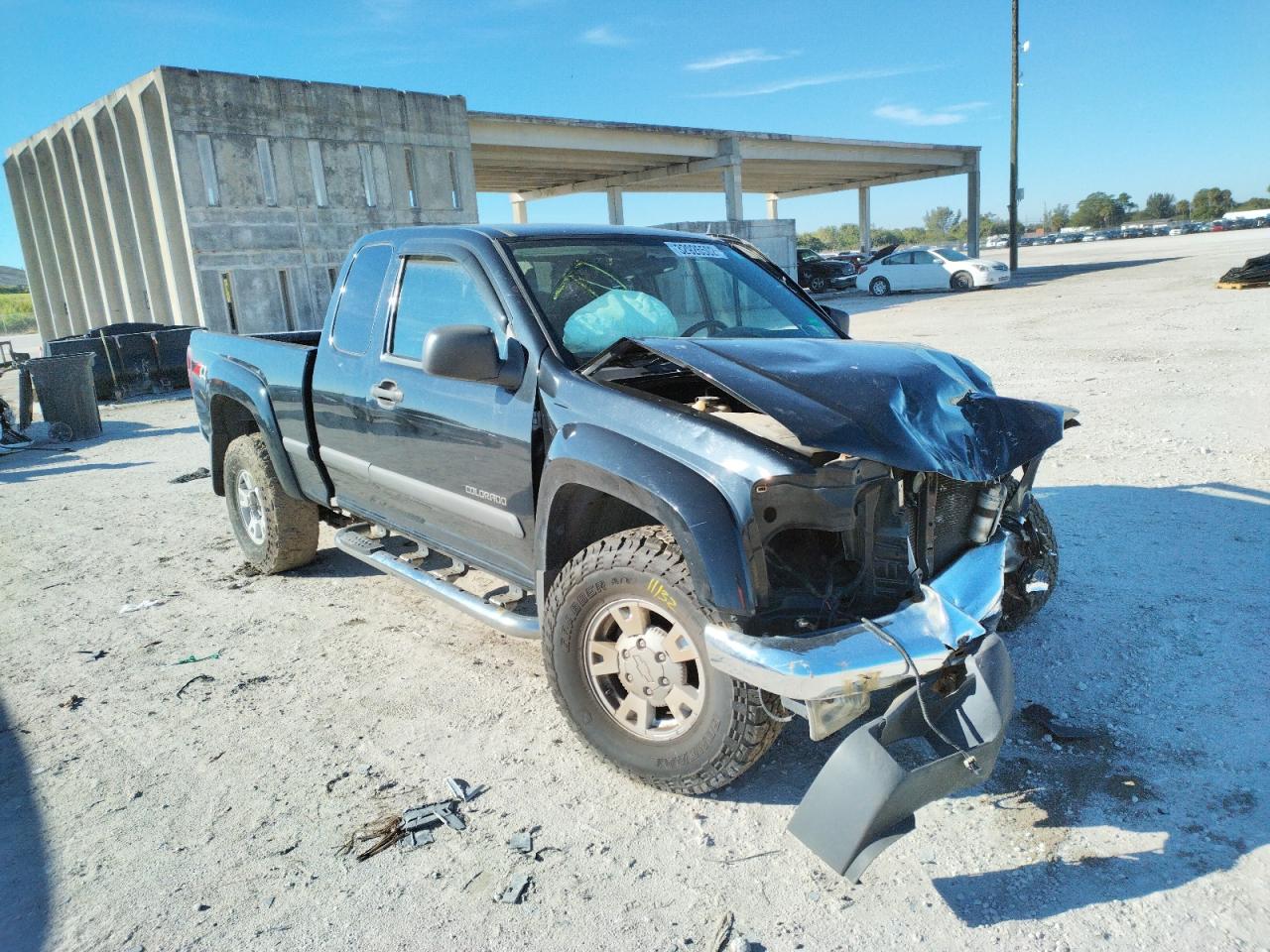 CHEVROLET COLORADO 2004 with VIN 1GCDT196448177504 - Photo from auction