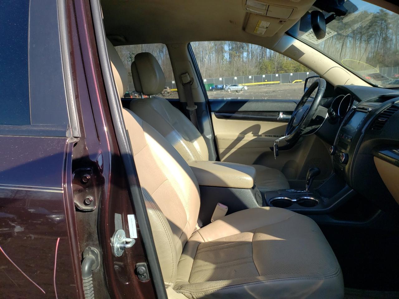 Photo 5 from auction – 2012 KIA SORENTO EX with VIN 5XYKU4A68CG263018
