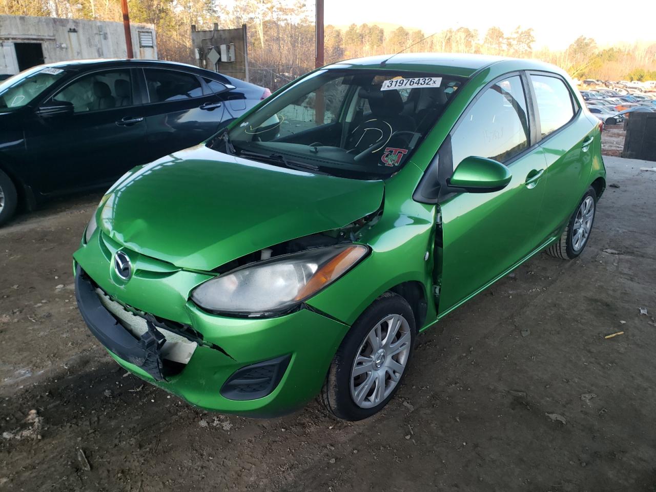Photo 2 from auction – 2011 MAZDA MAZDA2 with VIN JM1DE1HYXB0127053