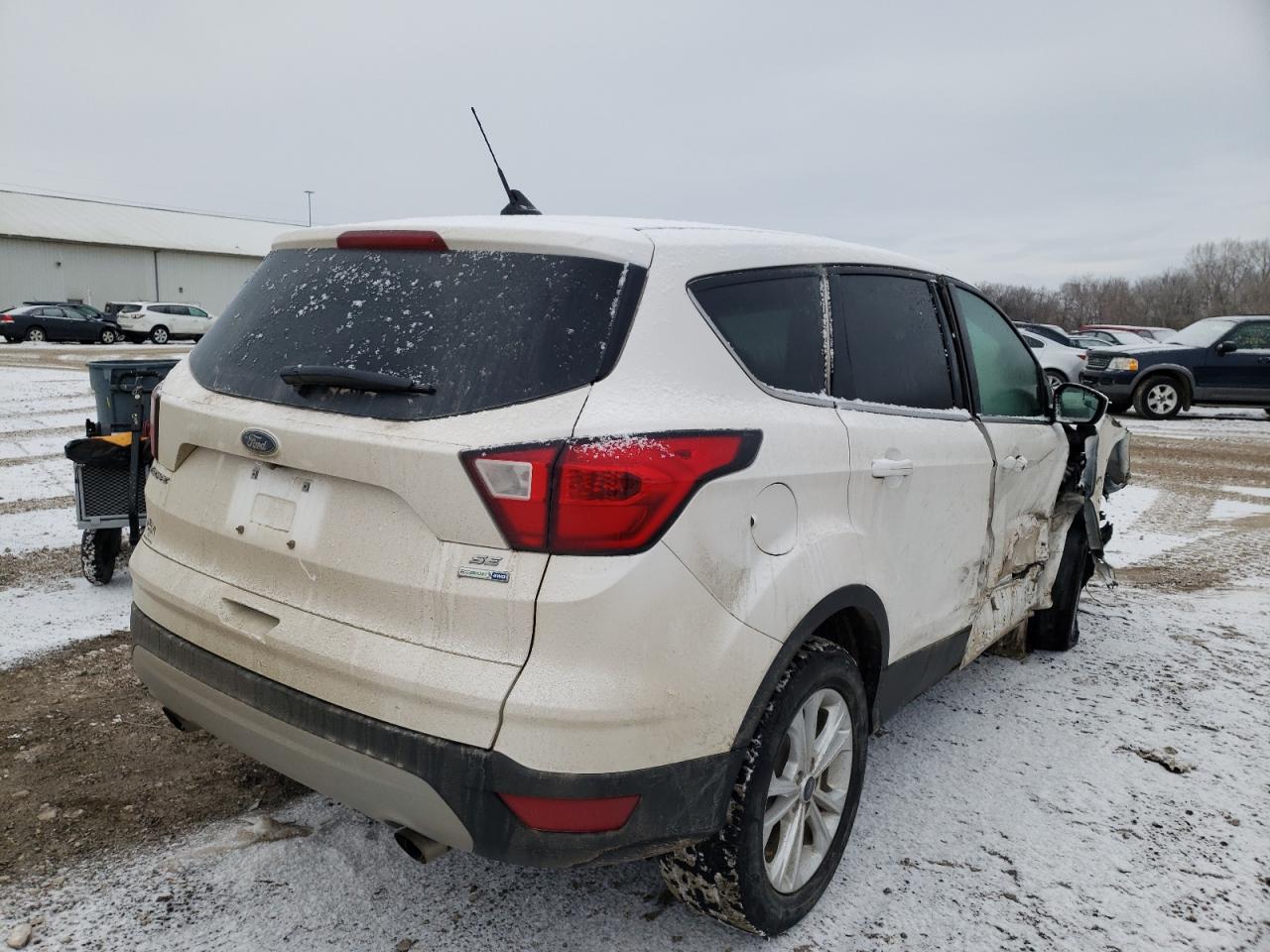 Photo 4 from auction – 2019 FORD ESCAPE SE with VIN 1FMCU9GD7KUA19019