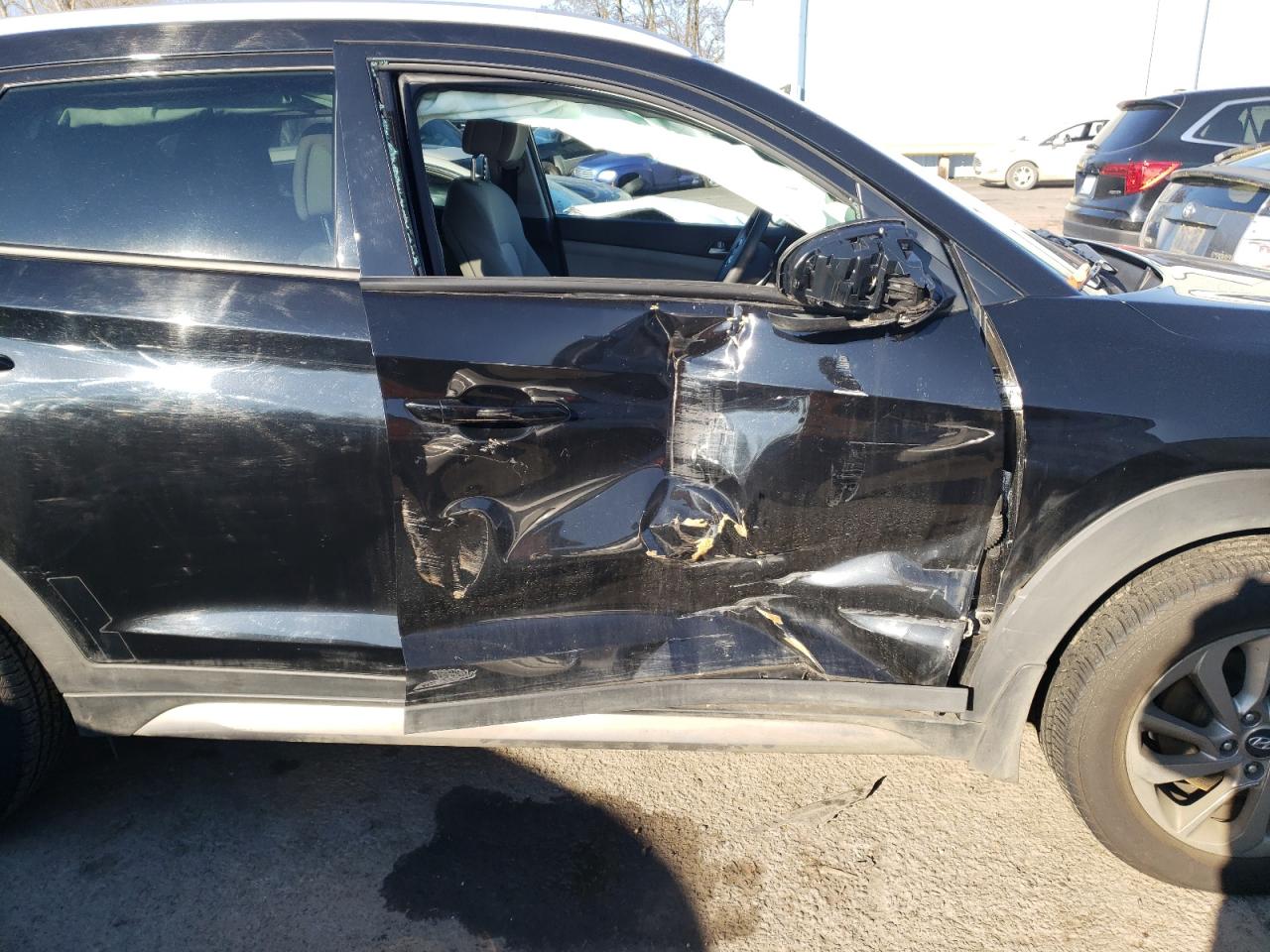Photo 9 from auction – 2017 HYUNDAI TUCSON LIM with VIN KM8J3CA46HU339215