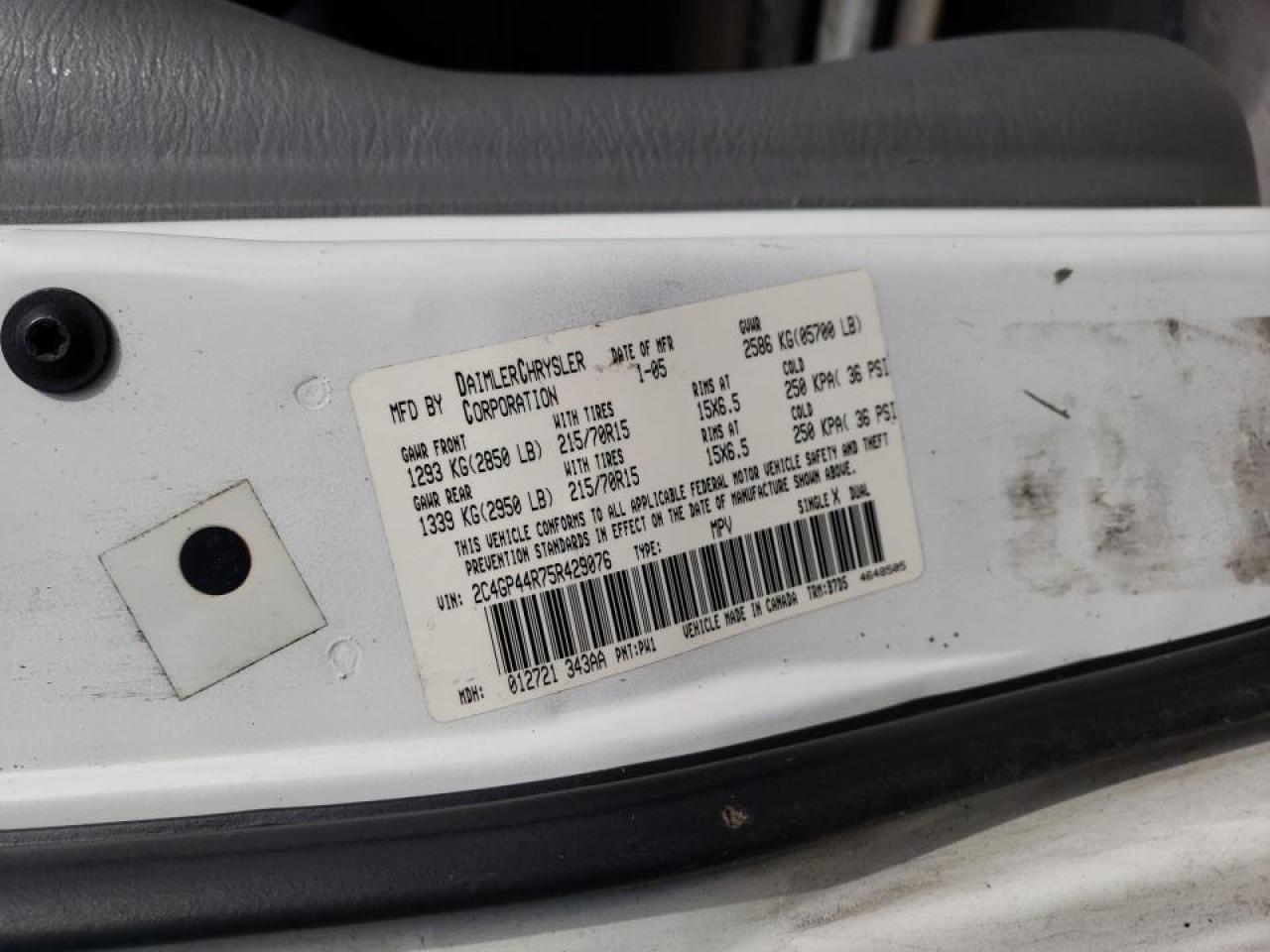 Photo 10 from auction – 2005 CHRYSLER TOWN & COU with VIN 2C4GP44R75R429076