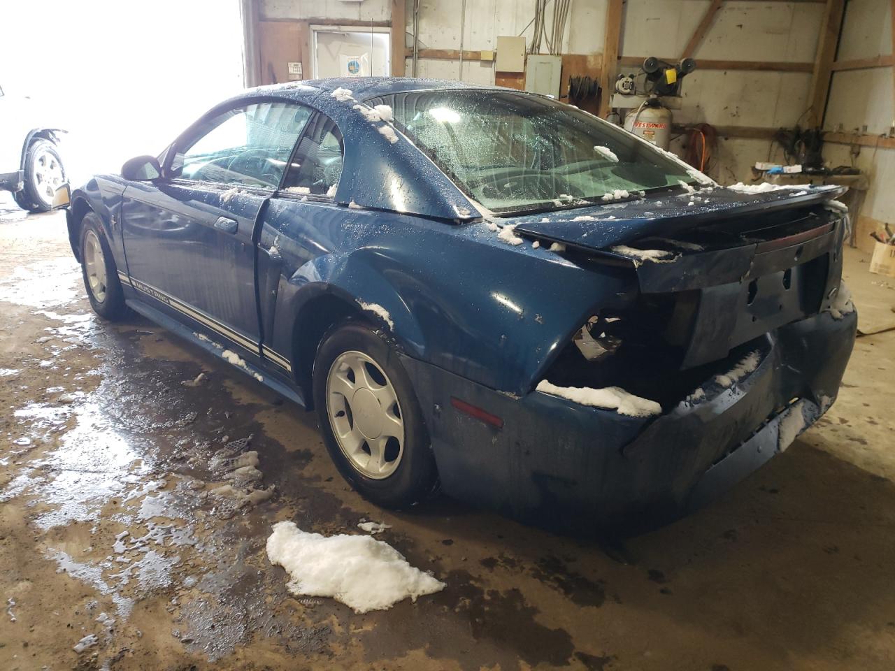 Photo 3 from auction – 2000 FORD MUSTANG with VIN 1FAFP404XYF131998