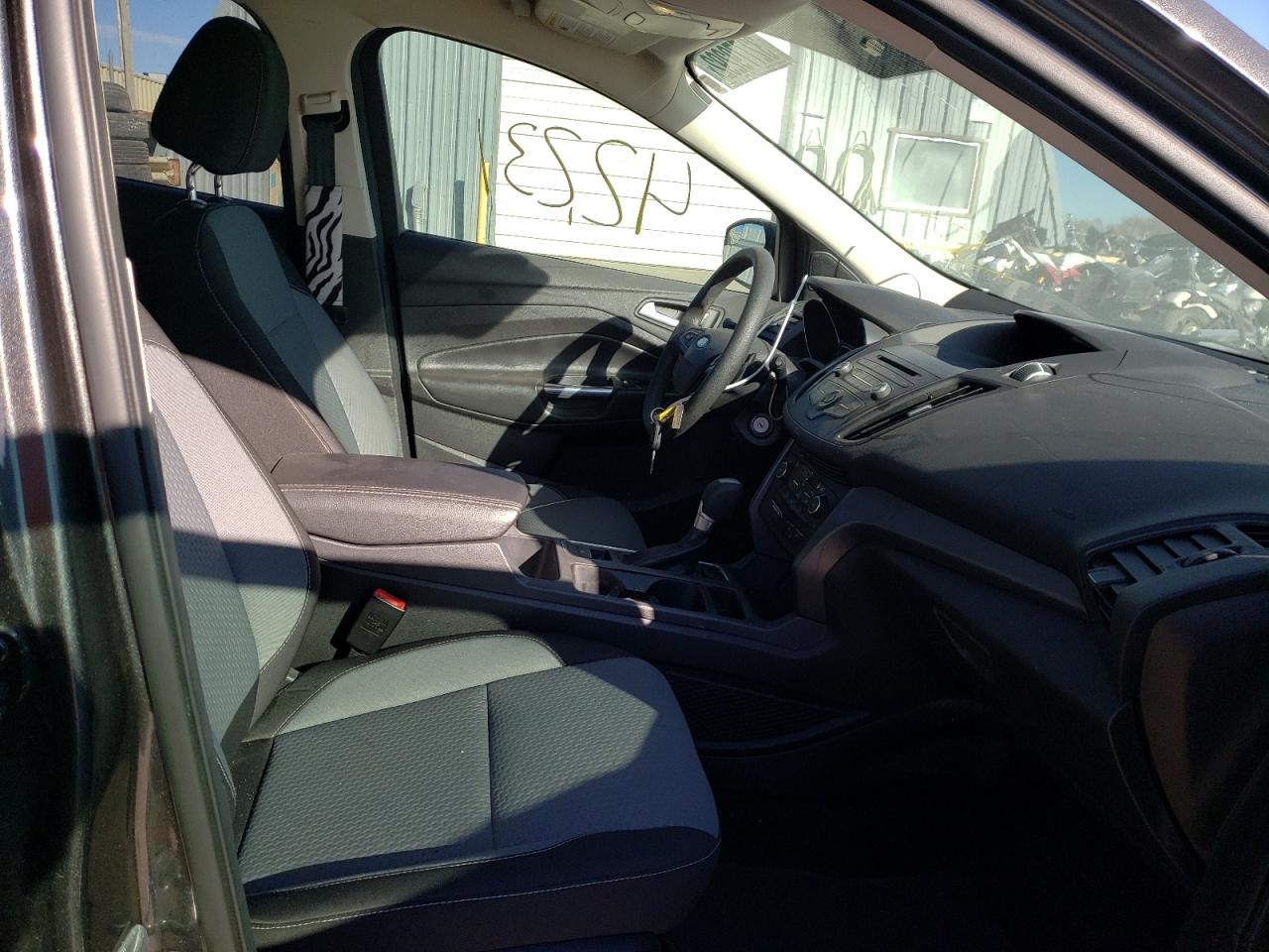 Photo 5 from auction – 2017 FORD ESCAPE SE with VIN 1FMCU0GD9HUA54164