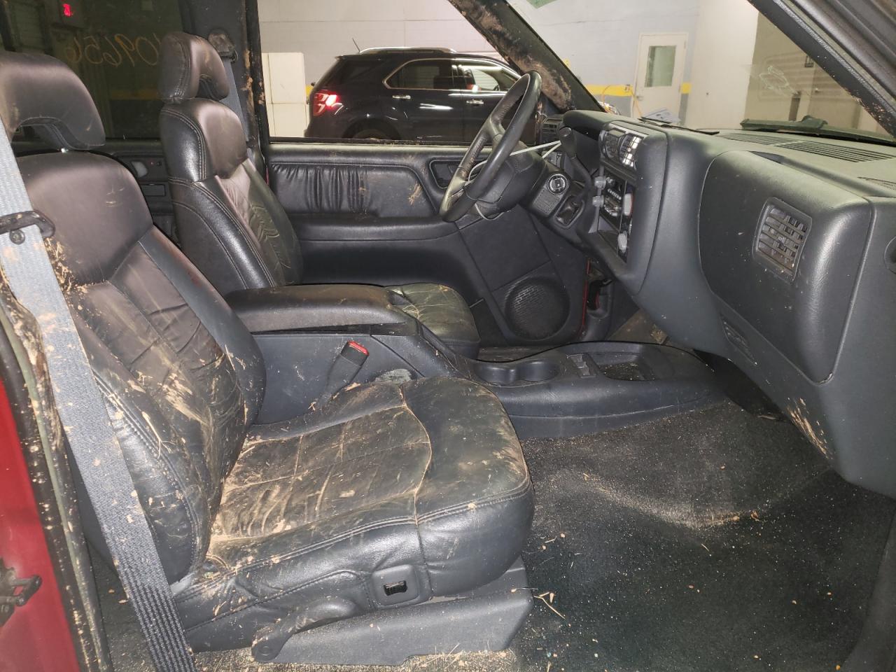 Photo 5 from auction – 1995 CHEVROLET BLAZER with VIN 1GNDT13W6S2222278