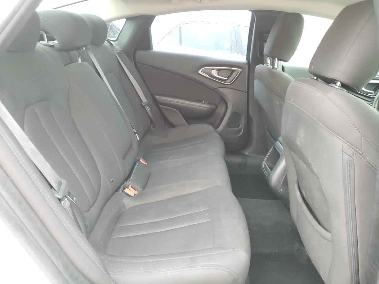 Photo 6 from auction – 2016 CHRYSLER 200 LIMITE with VIN 1C3CCCAB5GN133120
